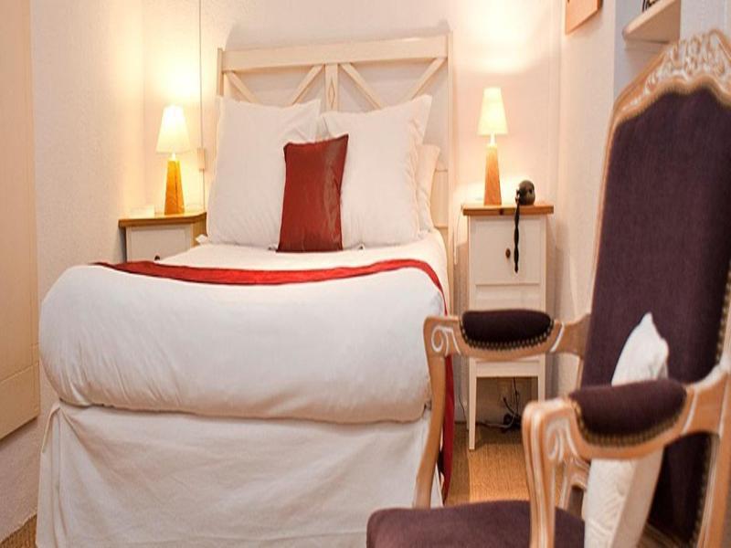 Отель Logis Auberge Cote Jardin Лезиньян-Корбьер Экстерьер фото