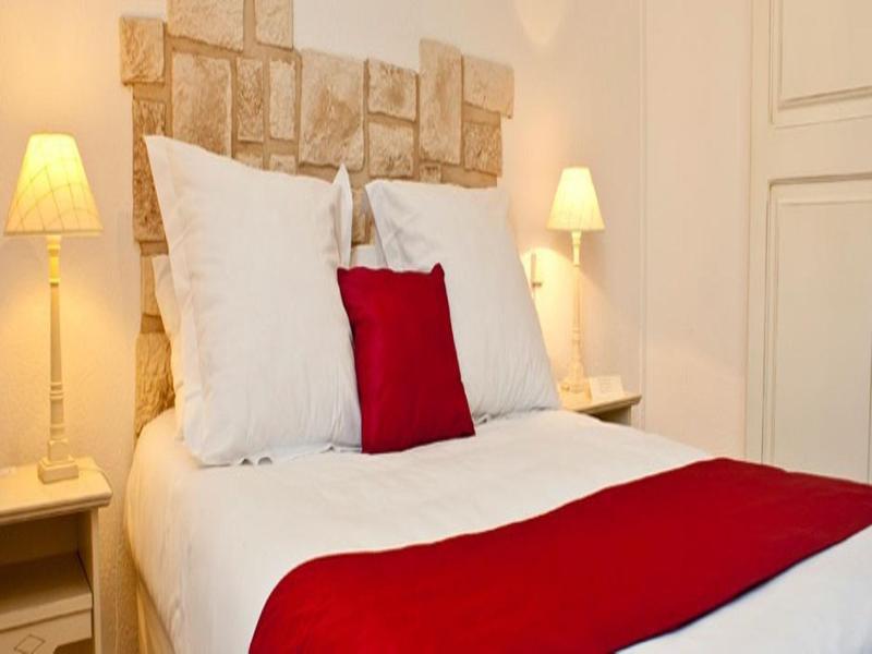 Отель Logis Auberge Cote Jardin Лезиньян-Корбьер Экстерьер фото