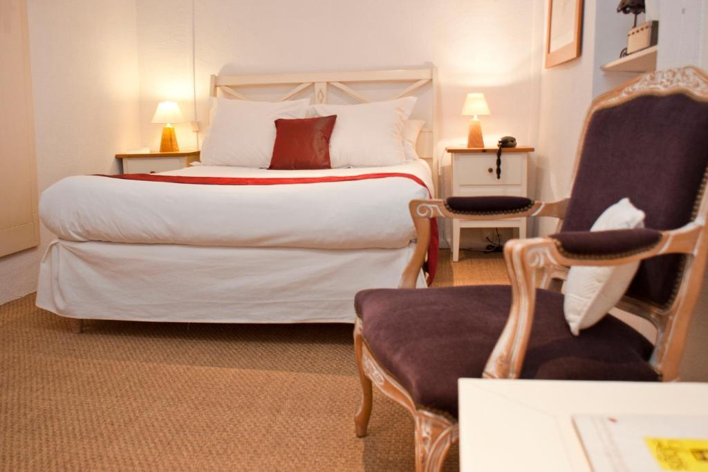 Отель Logis Auberge Cote Jardin Лезиньян-Корбьер Номер фото