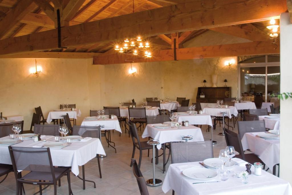 Отель Logis Auberge Cote Jardin Лезиньян-Корбьер Экстерьер фото
