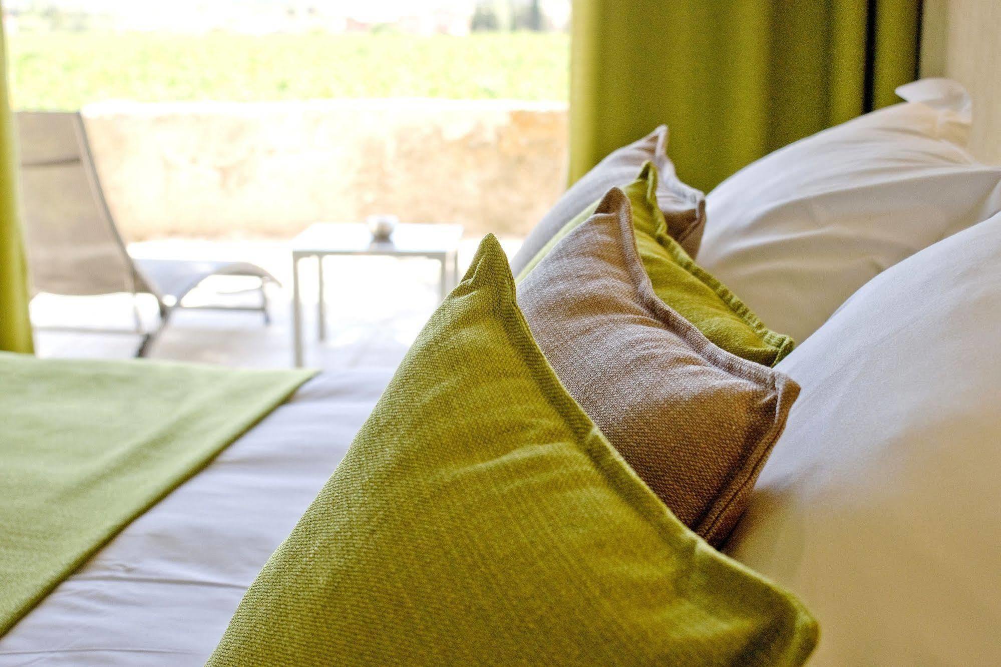 Отель Logis Auberge Cote Jardin Лезиньян-Корбьер Экстерьер фото