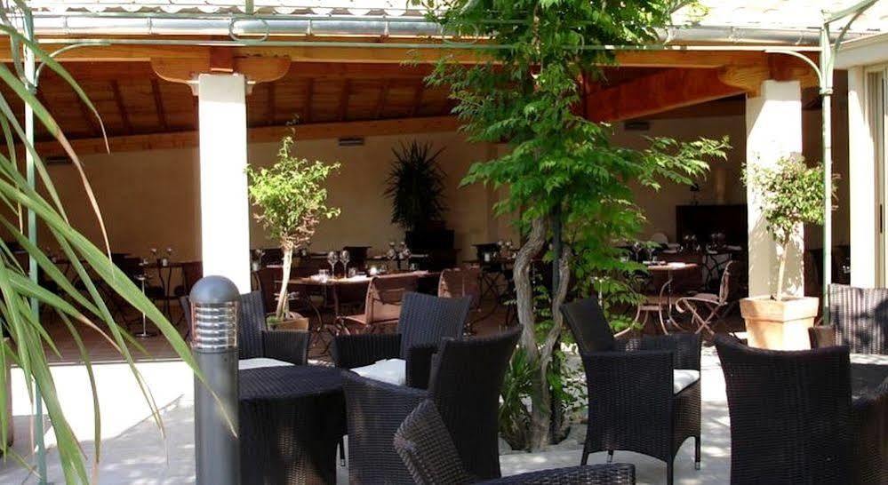 Отель Logis Auberge Cote Jardin Лезиньян-Корбьер Экстерьер фото